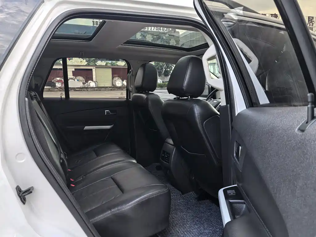 Ford Edge (Import) — миниатюра 23
