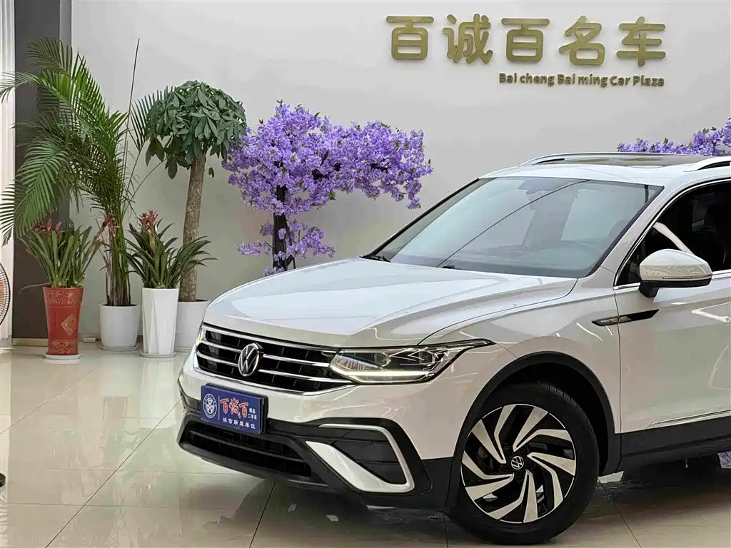 Volkswagen Tiguan L — миниатюра 2
