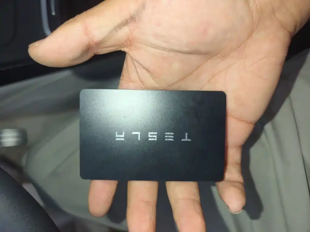 Tesla Model Y — миниатюра 9