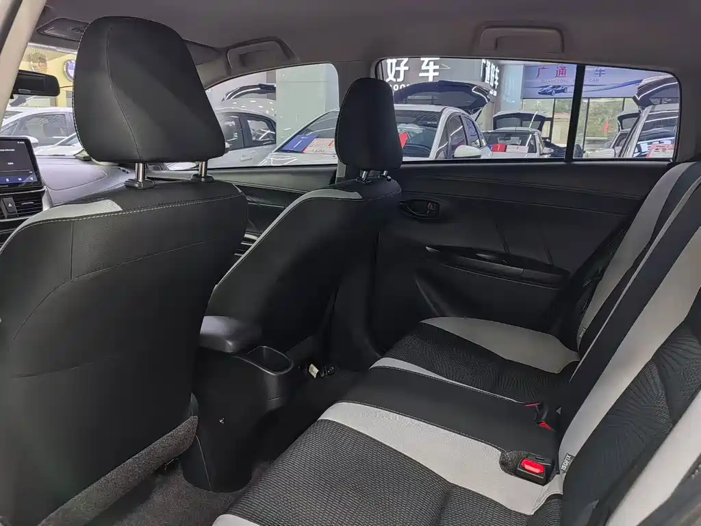 Toyota Yaris L — миниатюра 4