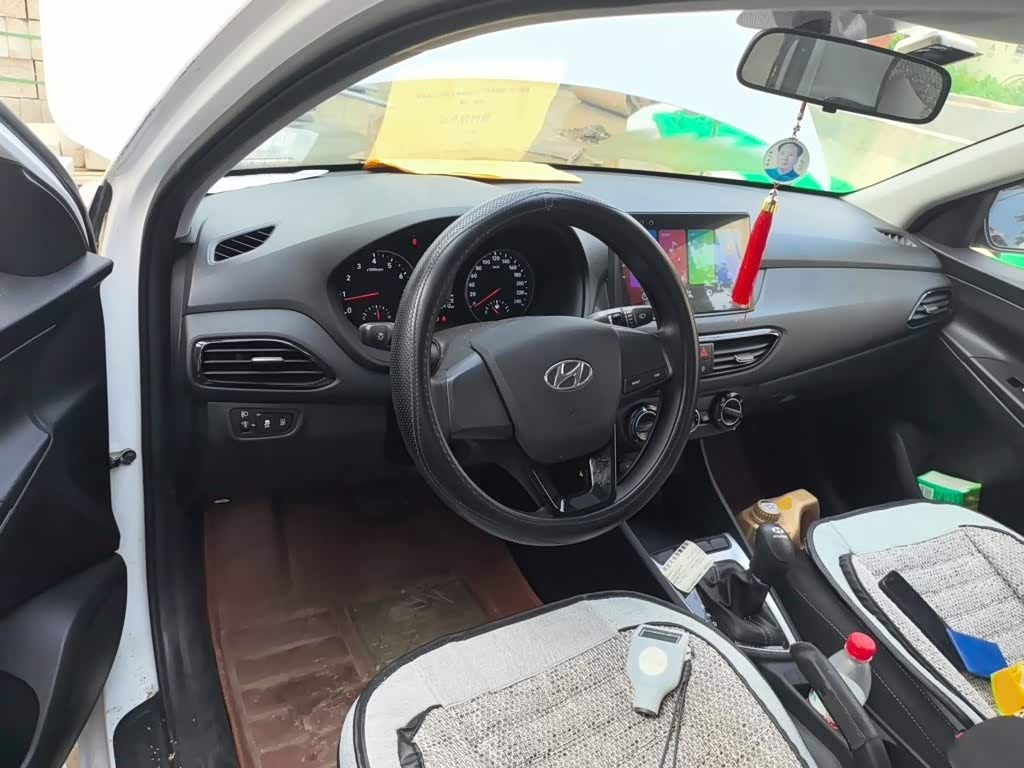 Hyundai Elantra 1.6 л 2021 г. Белый, пробег 12400 км
