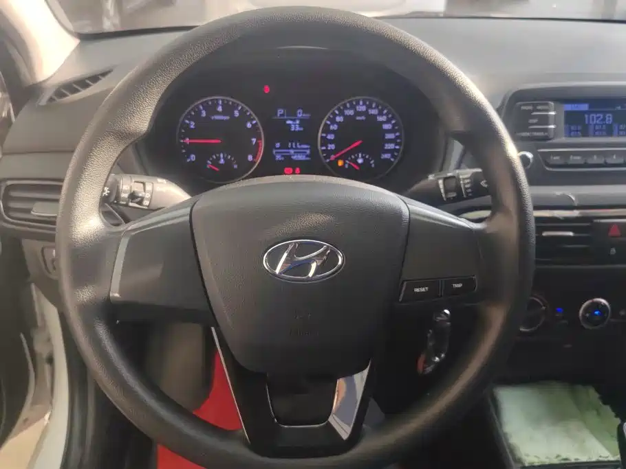 Hyundai Elantra — миниатюра 15