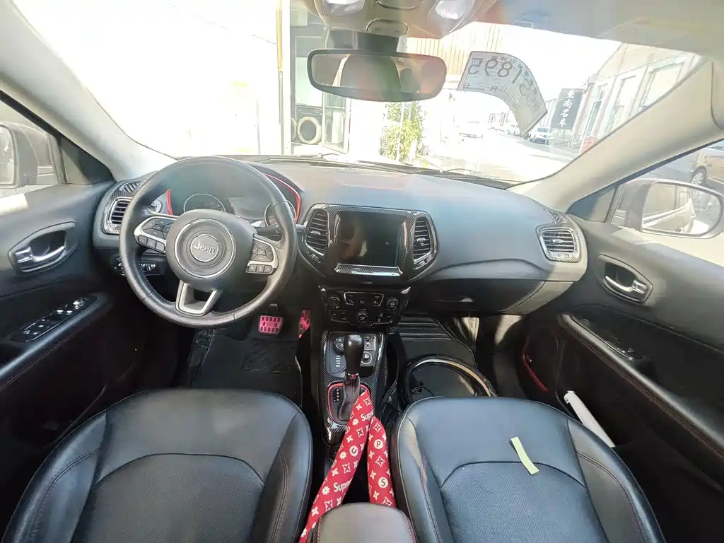 Jeep Compass — миниатюра 10