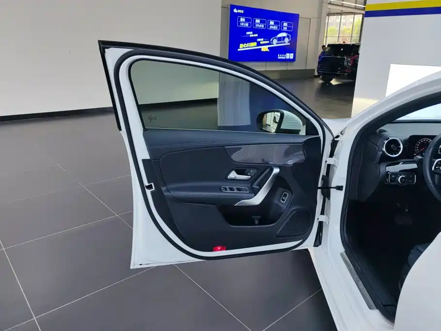 Mercedes-Benz A-Class — миниатюра 7