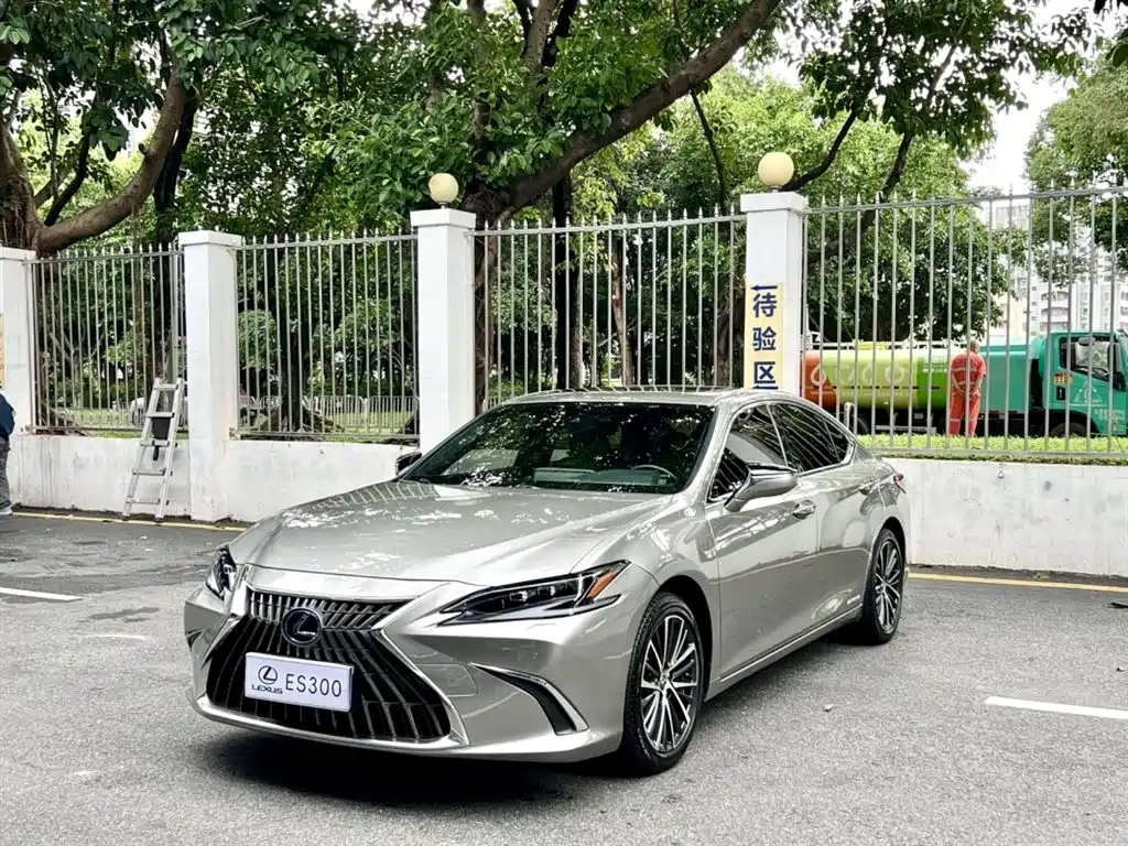 Lexus ES 2021 300h Premium