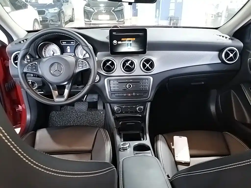 Mercedes-Benz GLA — миниатюра 10