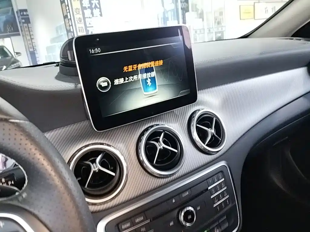 Mercedes-Benz GLA — миниатюра 13