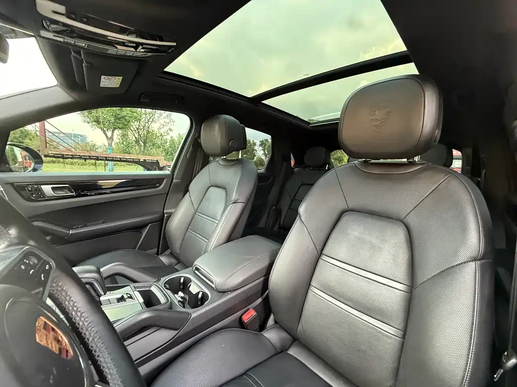 Porsche Cayenne — миниатюра 13