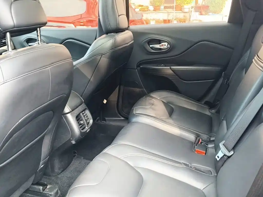 Jeep Cherokee — миниатюра 17