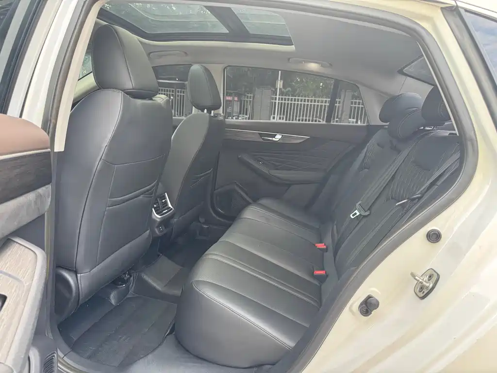 DONGFENG YI HYUN MAX