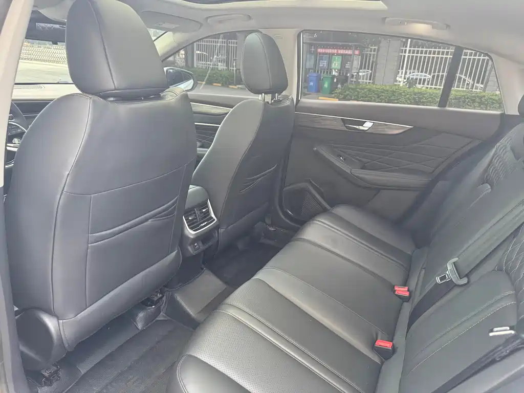 DONGFENG YI HYUN MAX