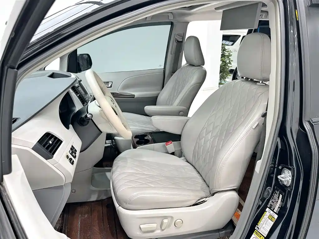 Toyota Sienna 2011 3.5L AT
