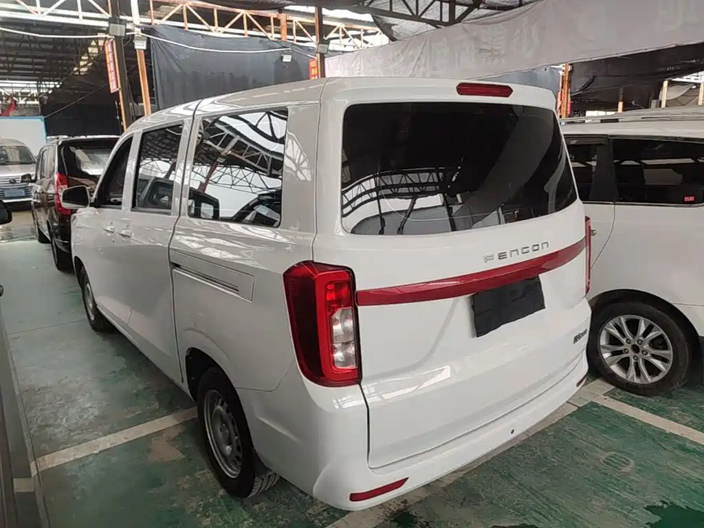 Dongfeng 380 2022 1.5L 7 мест