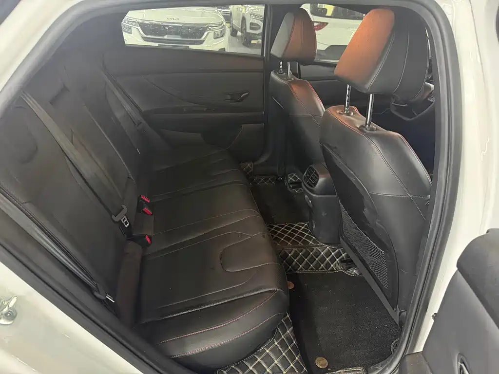 Hyundai Elantra — миниатюра 5