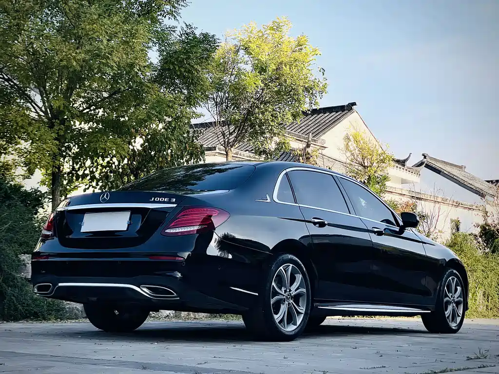 Mercedes-Benz E-Class — миниатюра 6