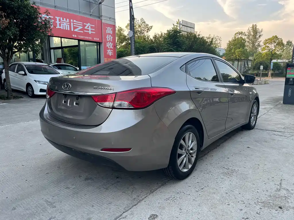 Hyundai Elantra Langdong — миниатюра 4