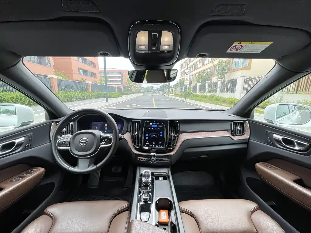 Volvo XC60 PHEV — миниатюра 38