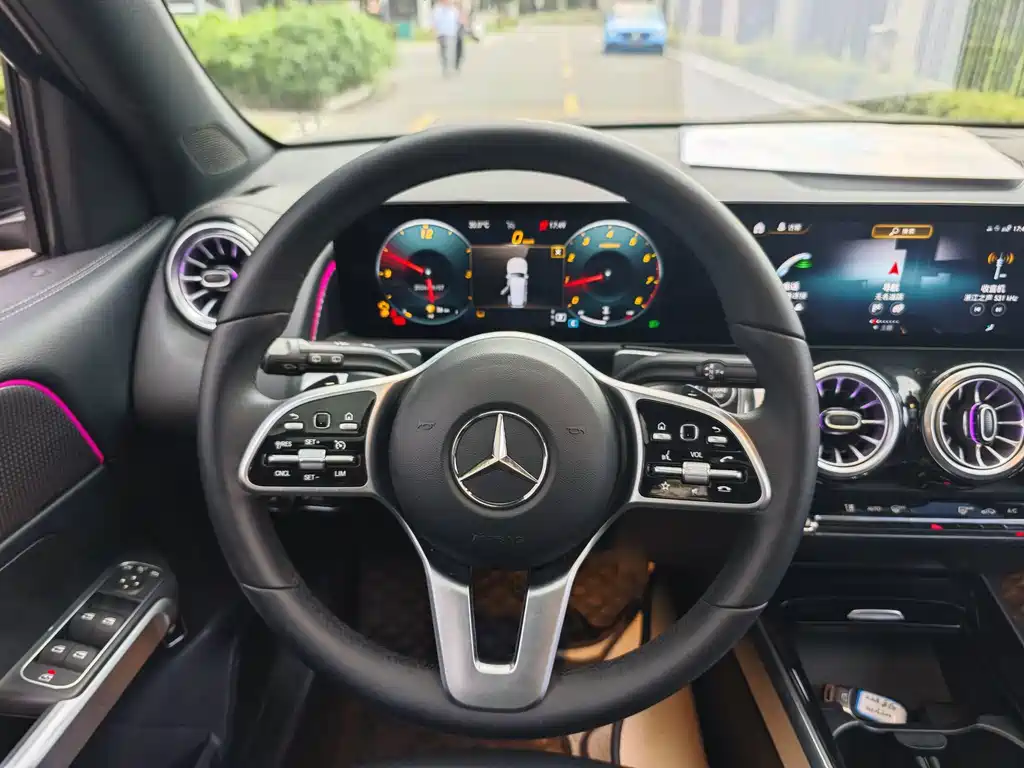 Mercedes-Benz GLB — миниатюра 7