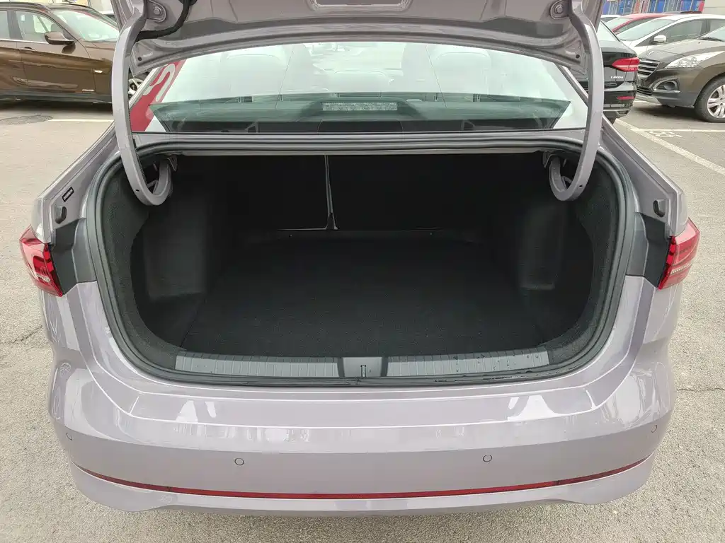 Volkswagen Lavida — миниатюра 13