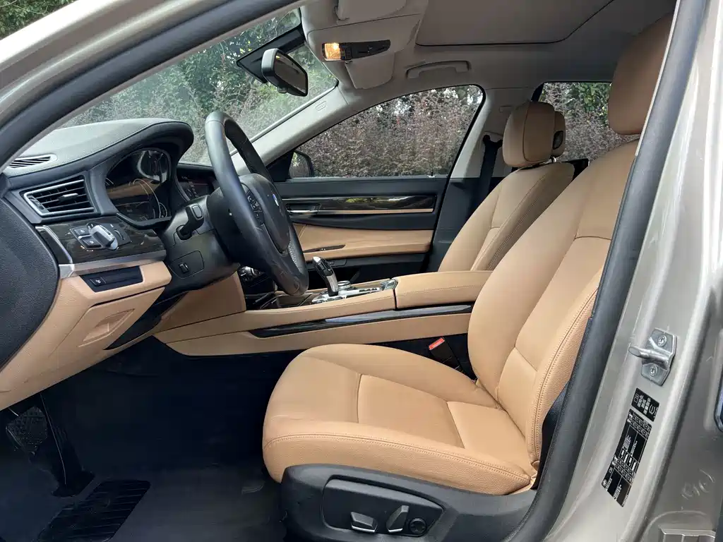 BMW 7 Series — миниатюра 8