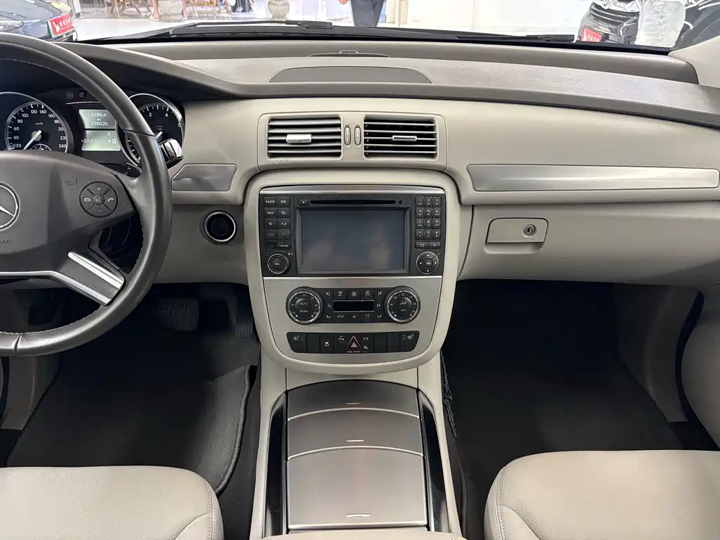Mercedes-Benz R-Class — миниатюра 16