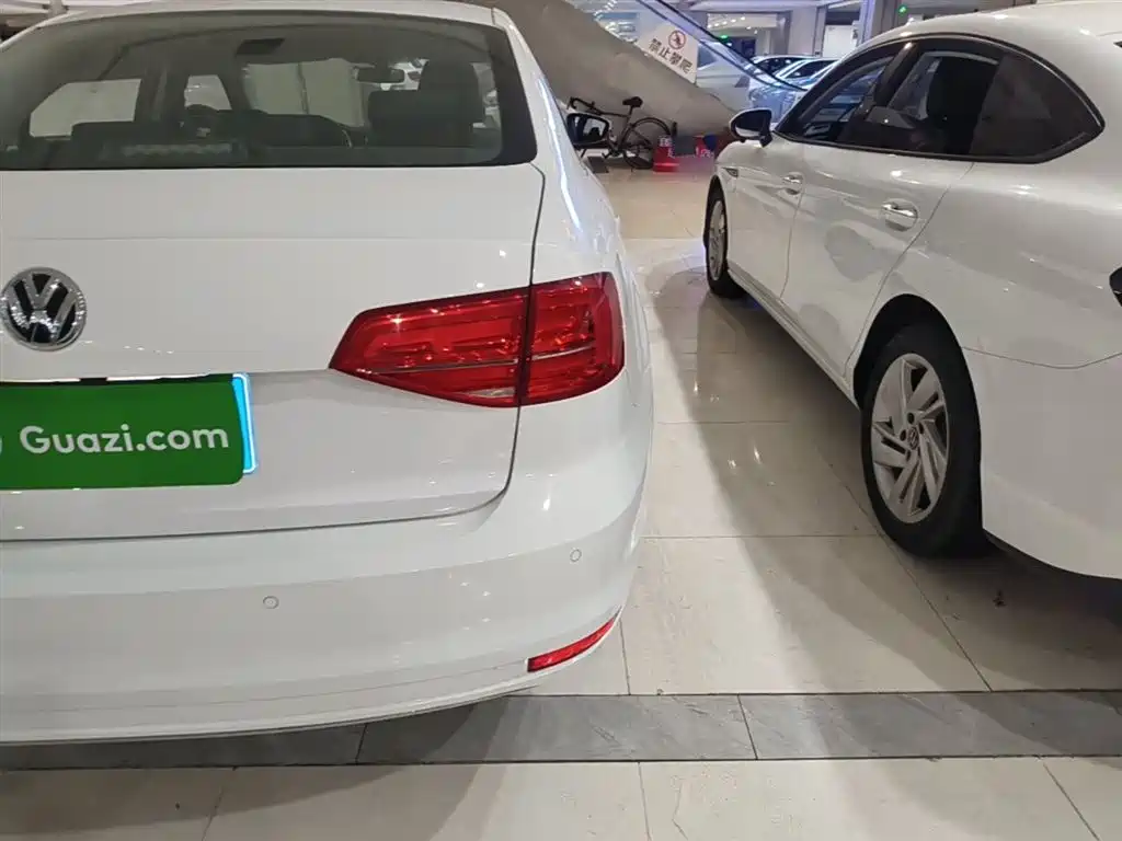 Volkswagen Sagitar 2018 1.6L AT Comfort