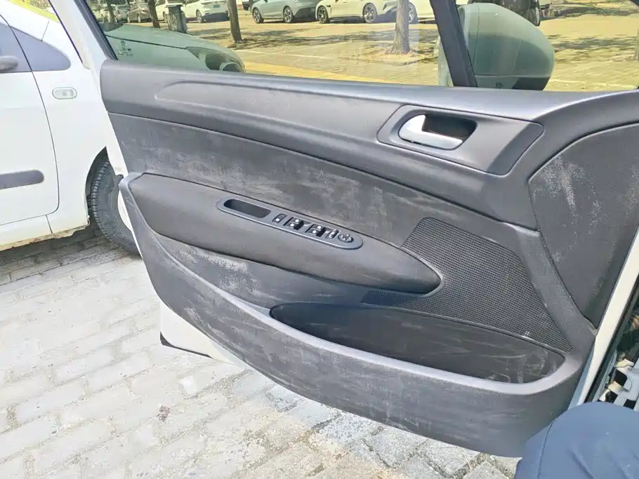 Peugeot 308 — миниатюра 7