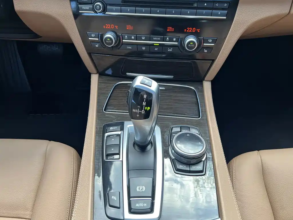 BMW 7 Series — миниатюра 15