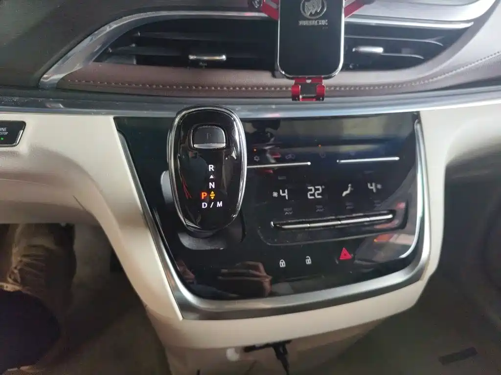 Buick GL8 — миниатюра 7