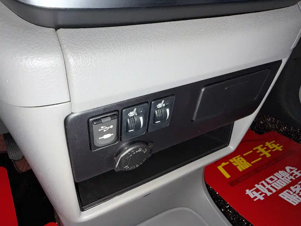 Toyota Sienna — миниатюра 19