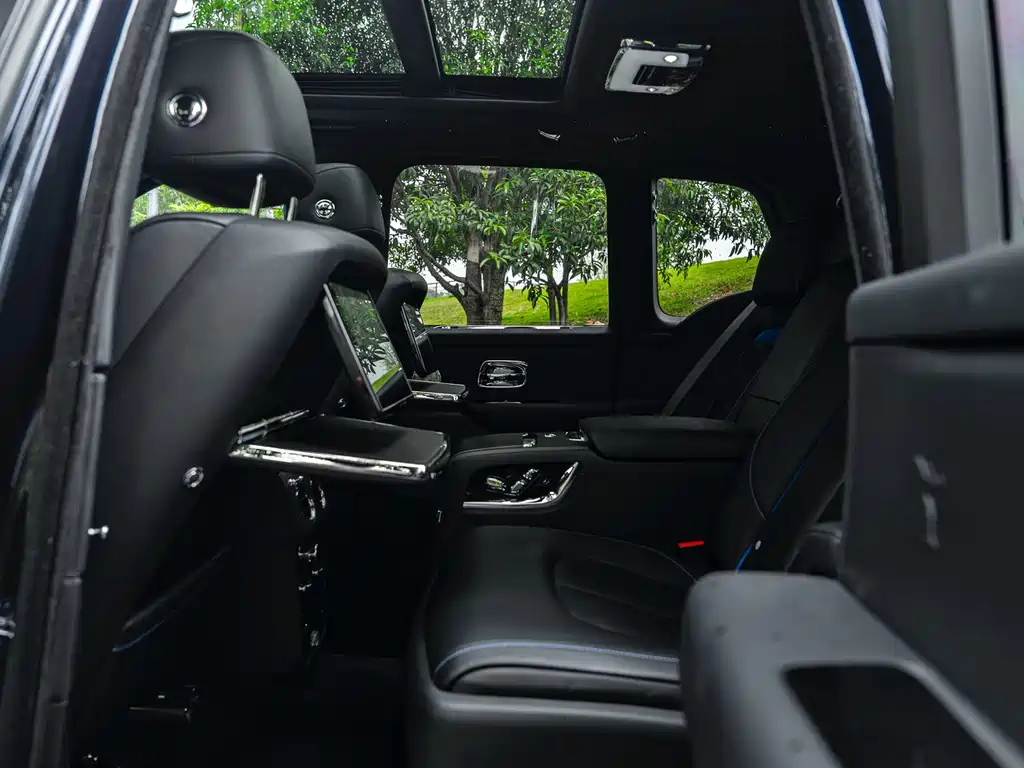 Rolls-Royce Cullinan 2018 мест