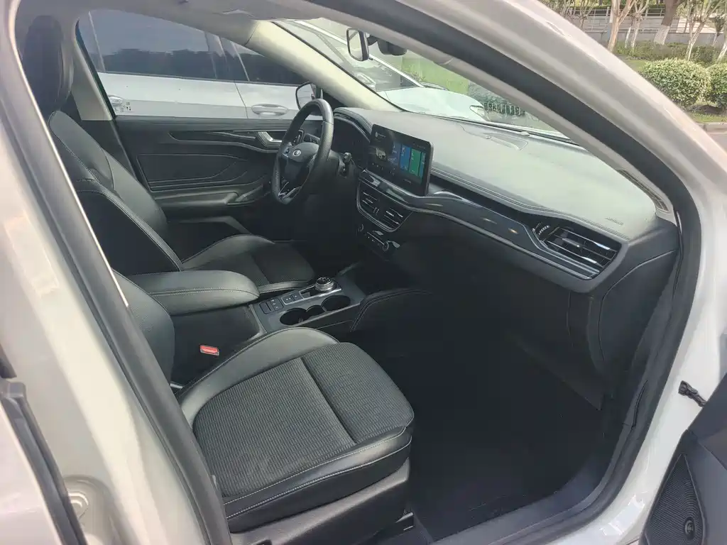 Ford Focus Hatchback EcoBoost 180 Auto Edge Trend Type, фото 7