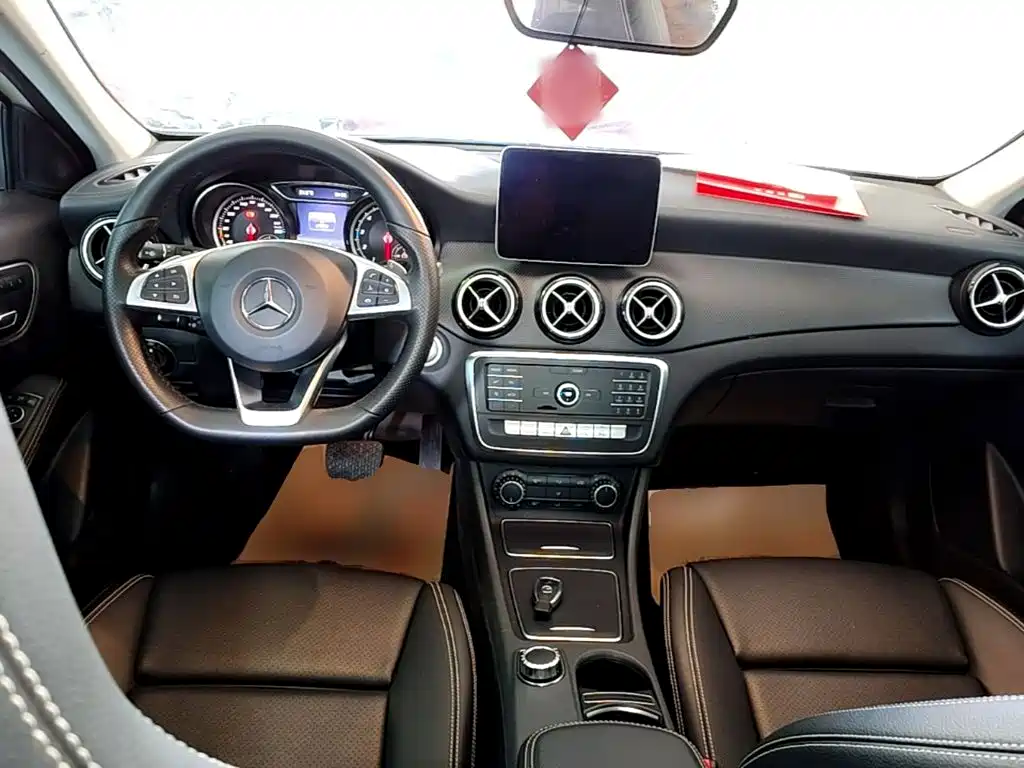 Mercedes-Benz GLA — миниатюра 10