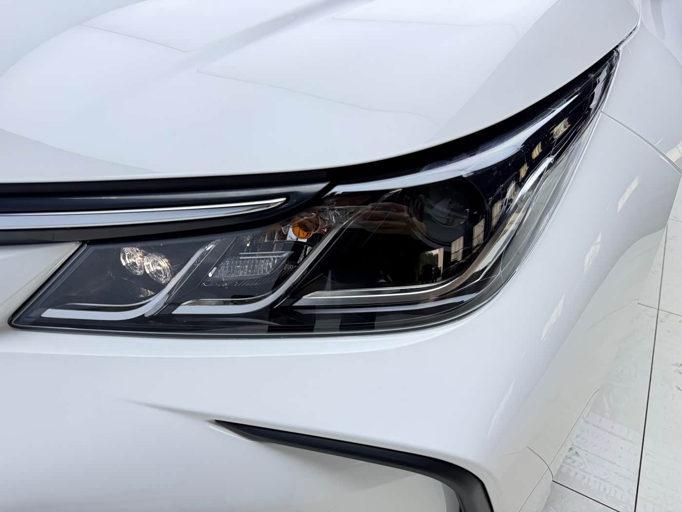 Toyota Corolla 1.2 л 2022 г. Белый, пробег 30000 км