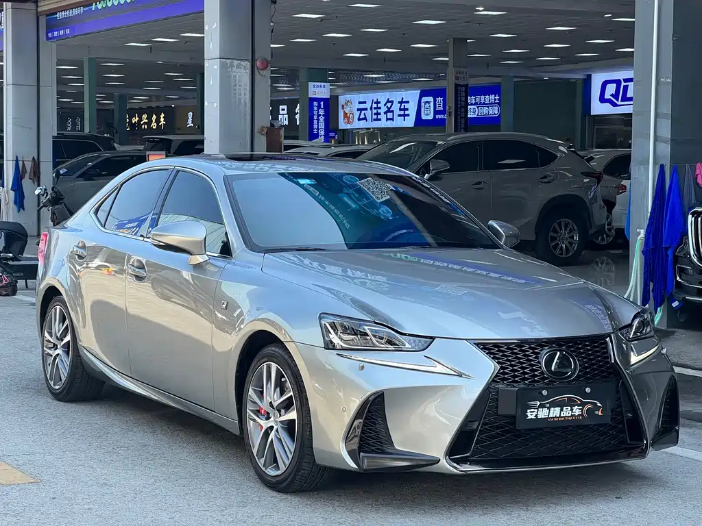 LEXUS IS