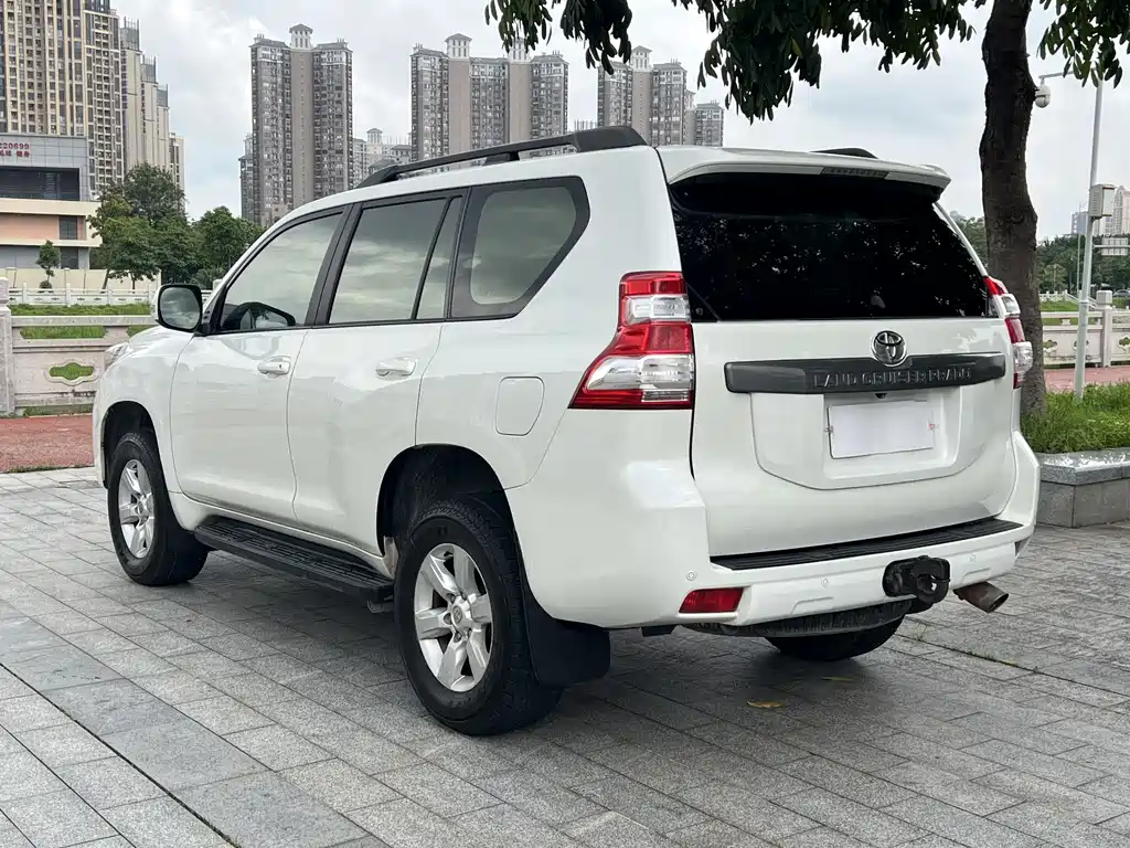 Toyota Land Cruiser Prado 2016 2.7L AT Standard