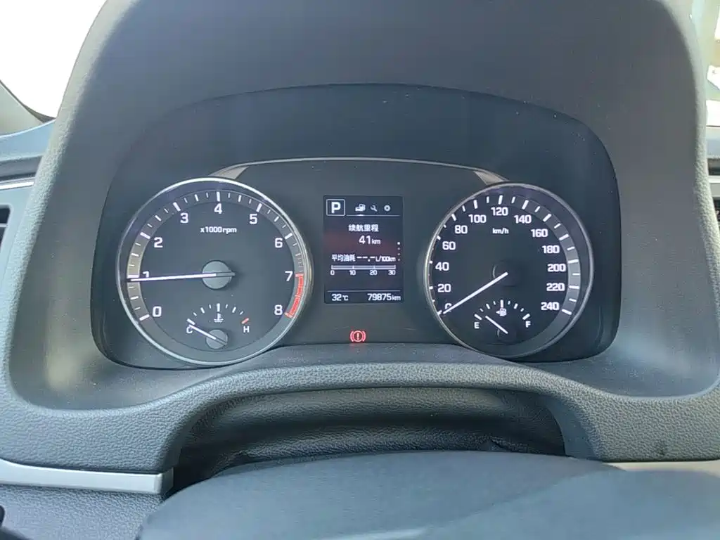 Hyundai Elantra — миниатюра 12