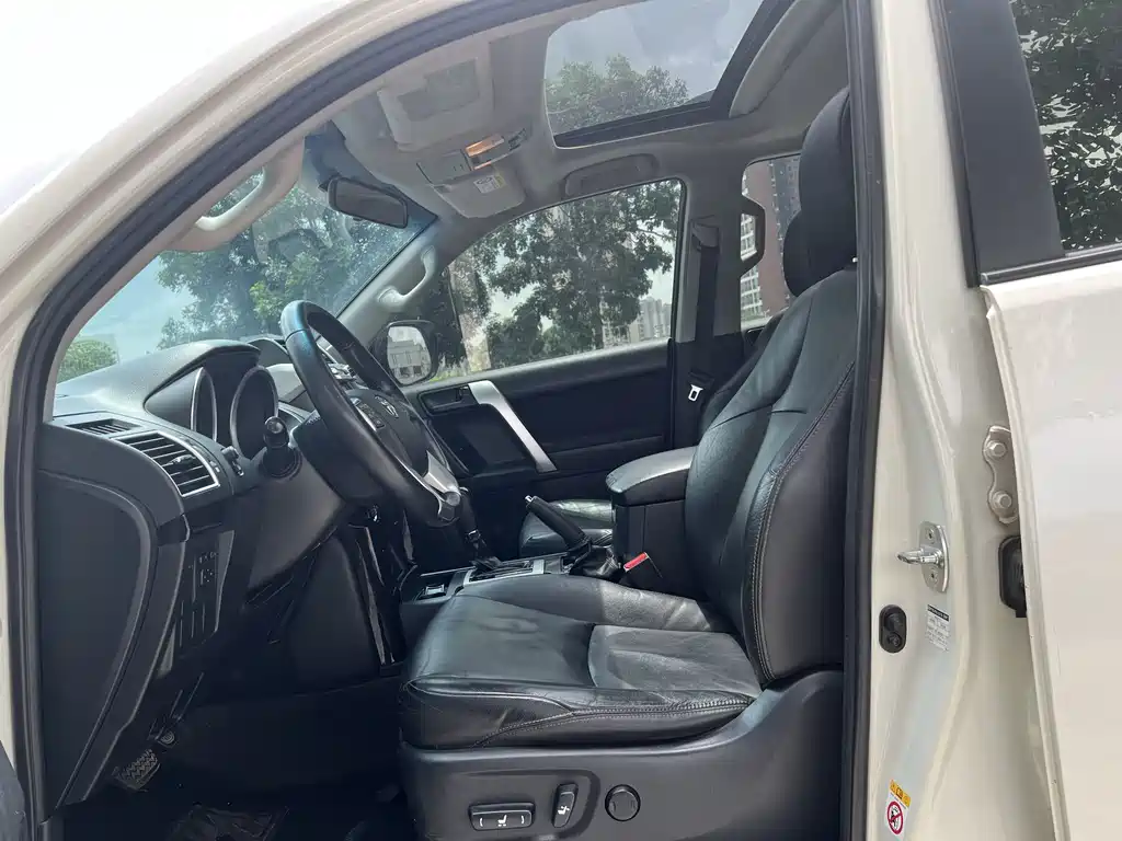 Toyota Land Cruiser Prado 2016 2.7L AT Standard