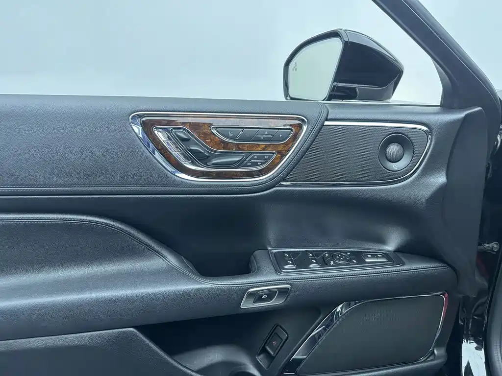 Lincoln Continental — миниатюра 12