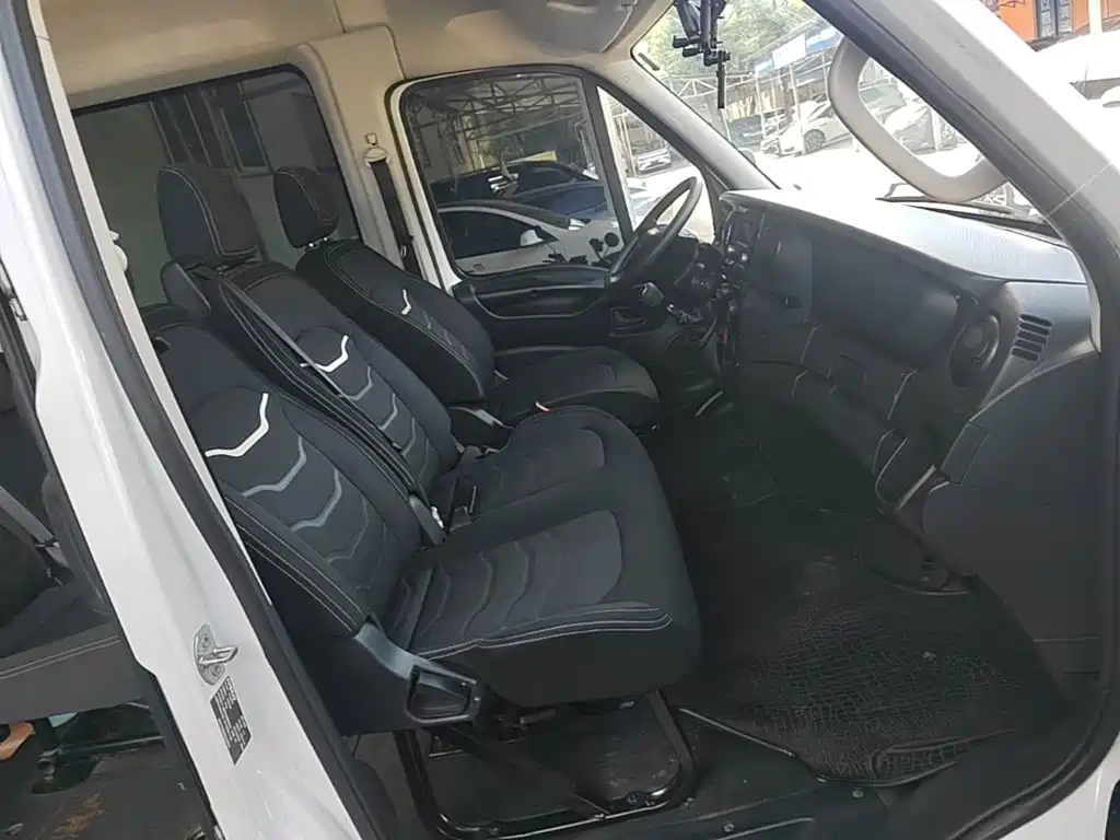 IVECO Ousheng — миниатюра 25