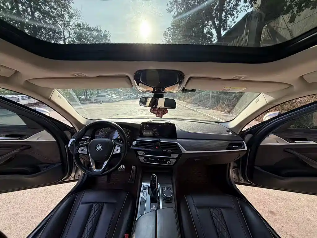 BMW 5 Series — миниатюра 7