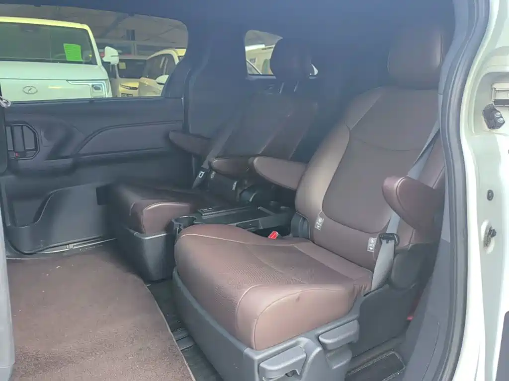Toyota Granvia — миниатюра 17