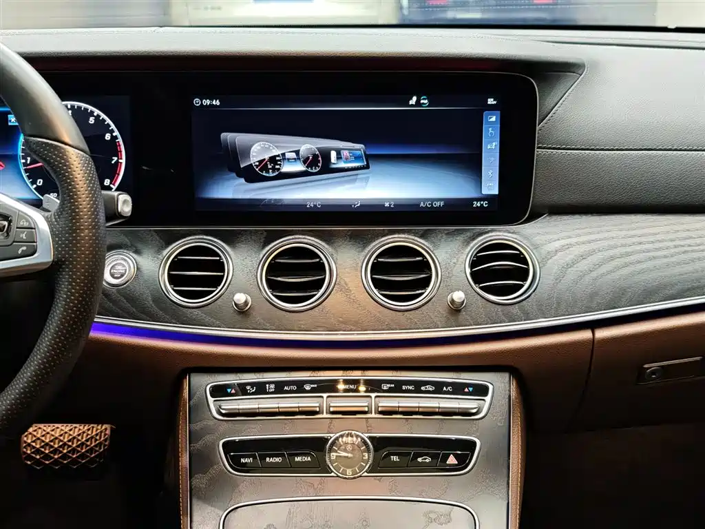 MERCEDES-BENZ E CLASS