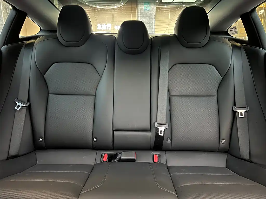 Tesla Model 3 — миниатюра 18