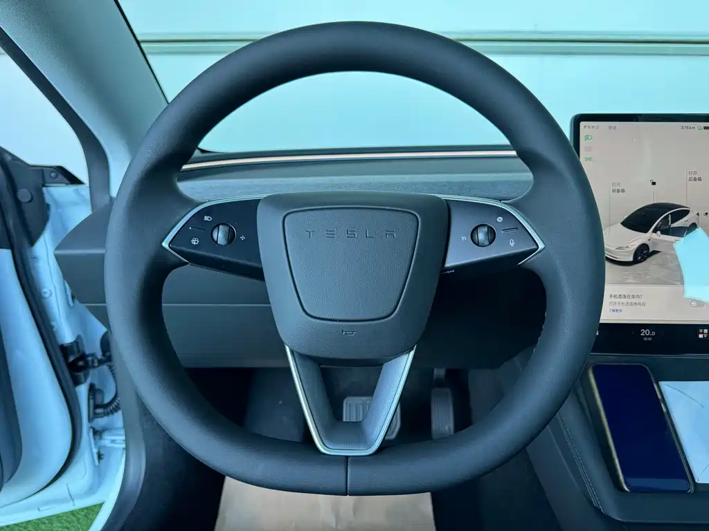 Tesla Model 3 — миниатюра 4