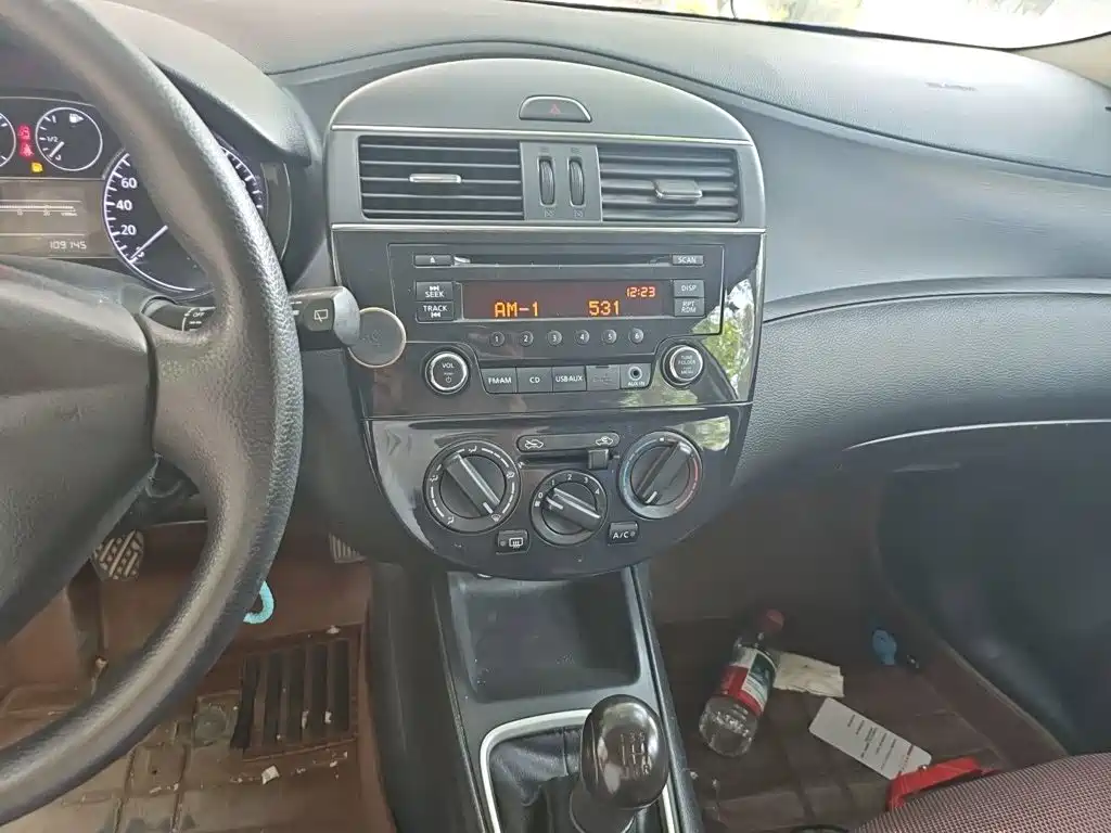Nissan Tiida — миниатюра 9