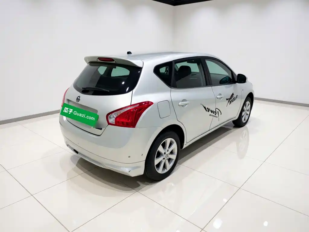 Nissan Tiida — миниатюра 4