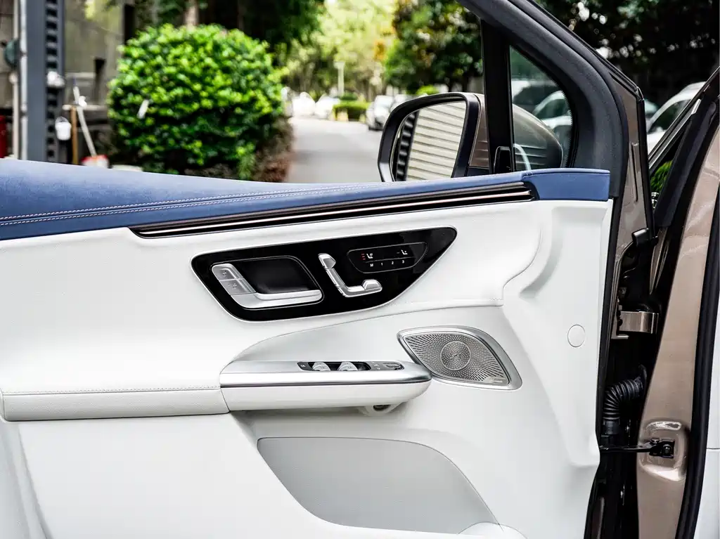 Mercedes-Benz EQE SUV — миниатюра 14
