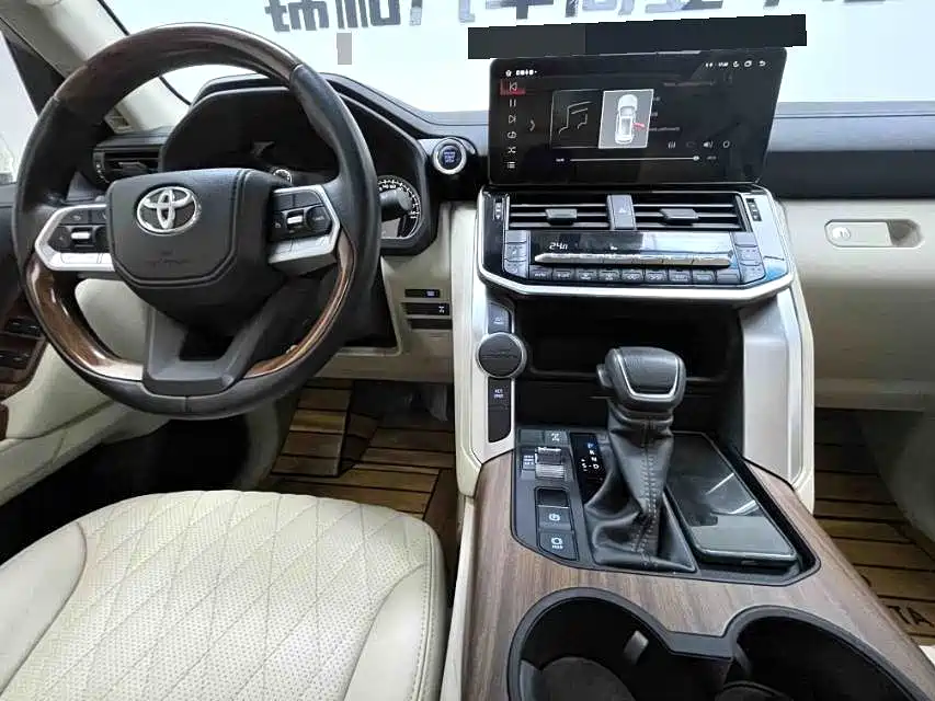 Toyota Land Cruiser — миниатюра 6