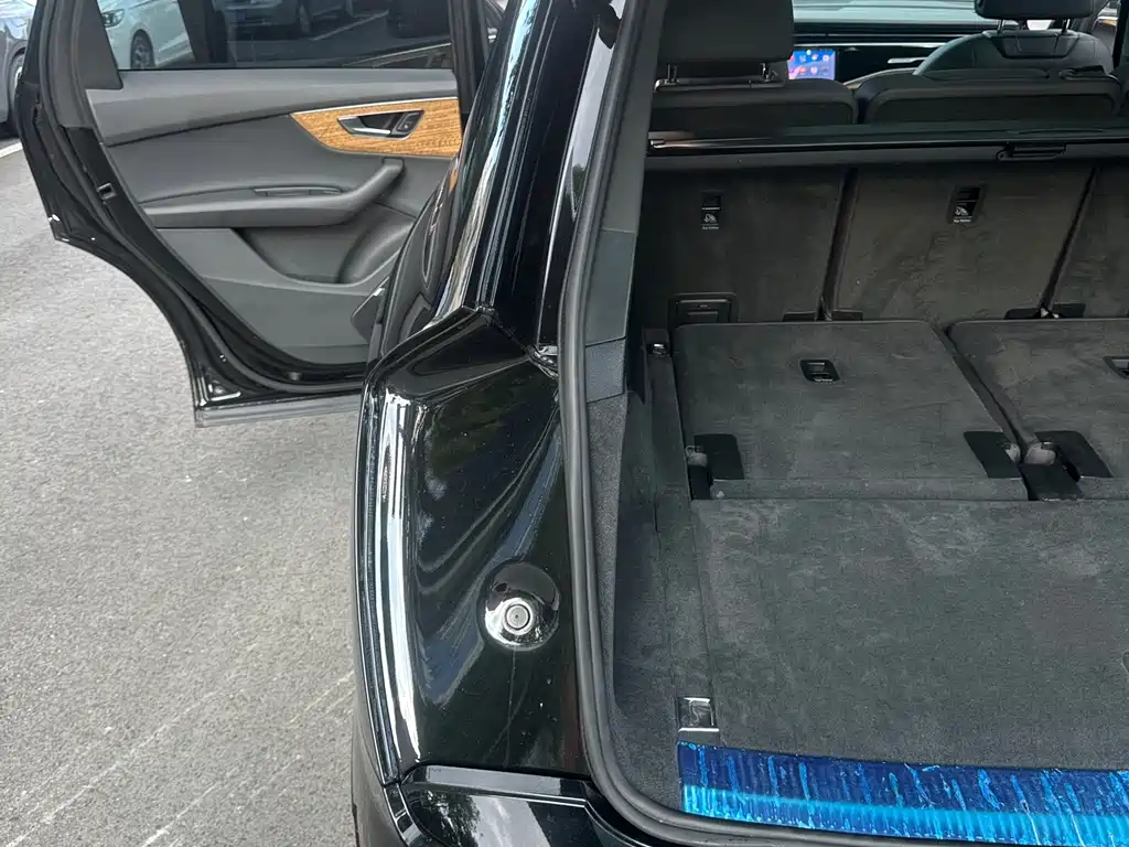 Audi Q7 — миниатюра 12